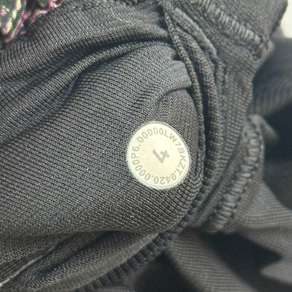 Lululemon Shorts Womens 4 Pink Stripe Lined Hotty Hot Short Ii Stretch Yoga‎ Gym - Picture 6 of 12